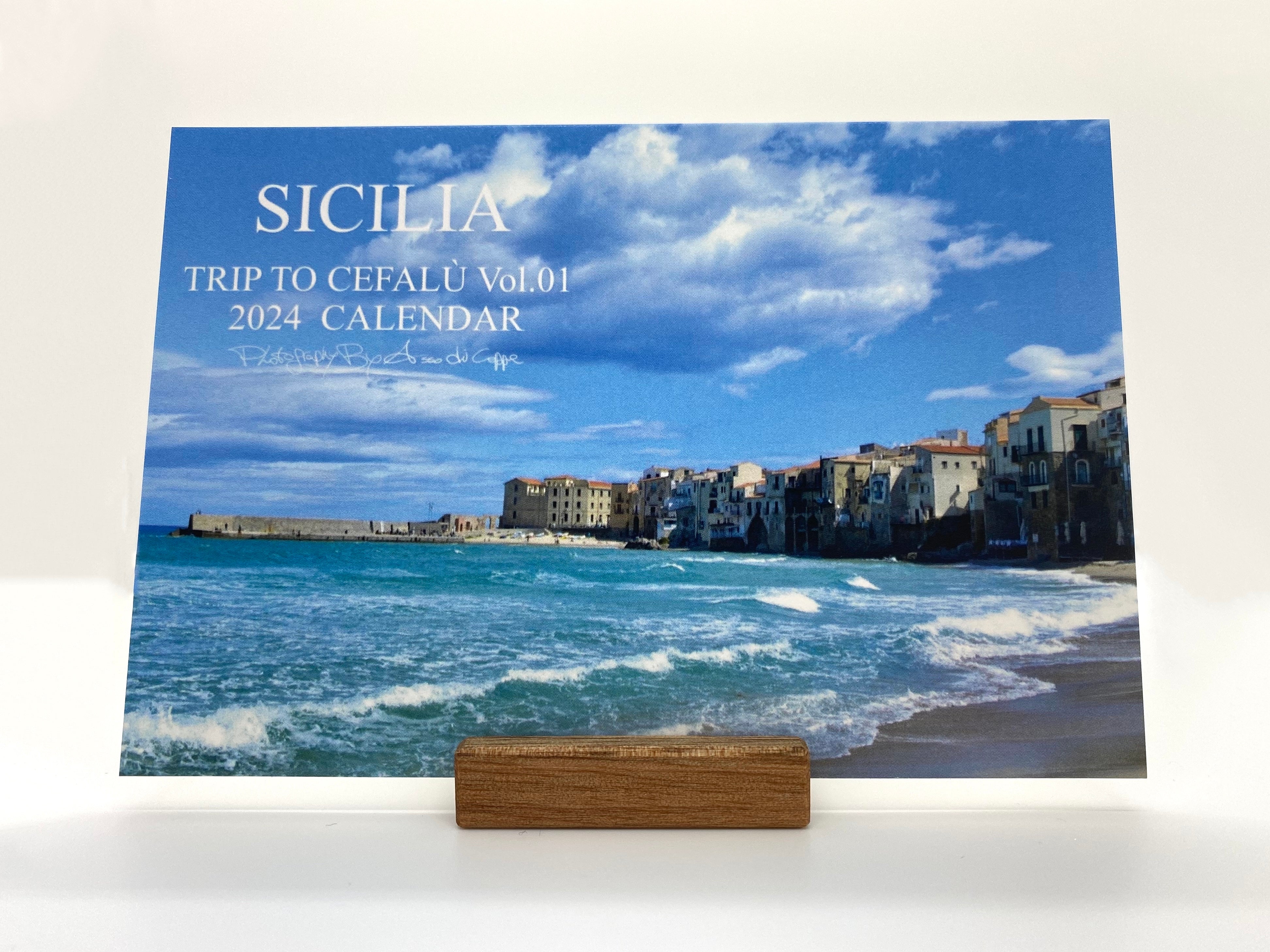 2024年卓上カレンダー（木製スタンド・ポストカード付き）SICILIA-TRIP TO CEFALU Vol.01-